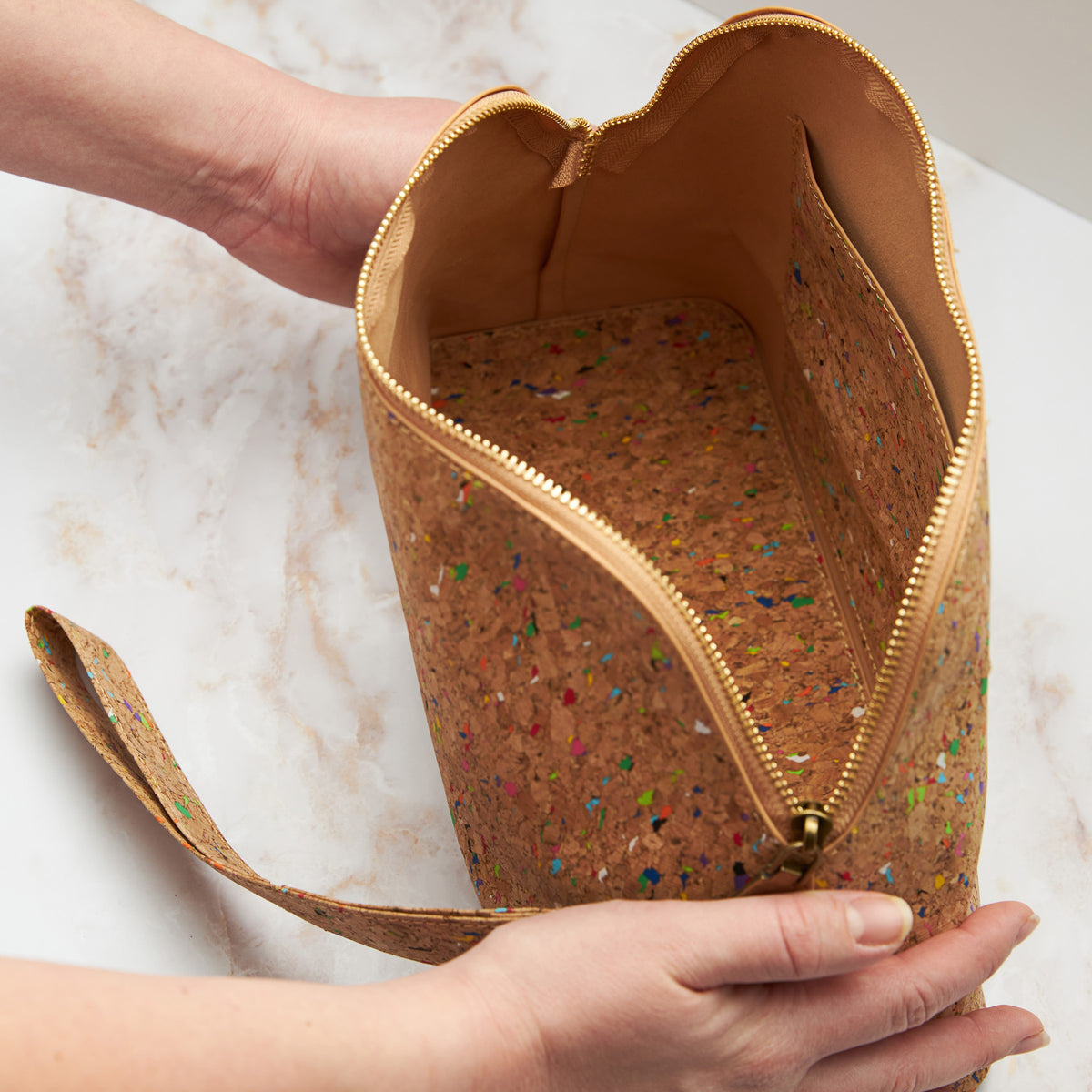 knitting yarn bag with zipper made of cork