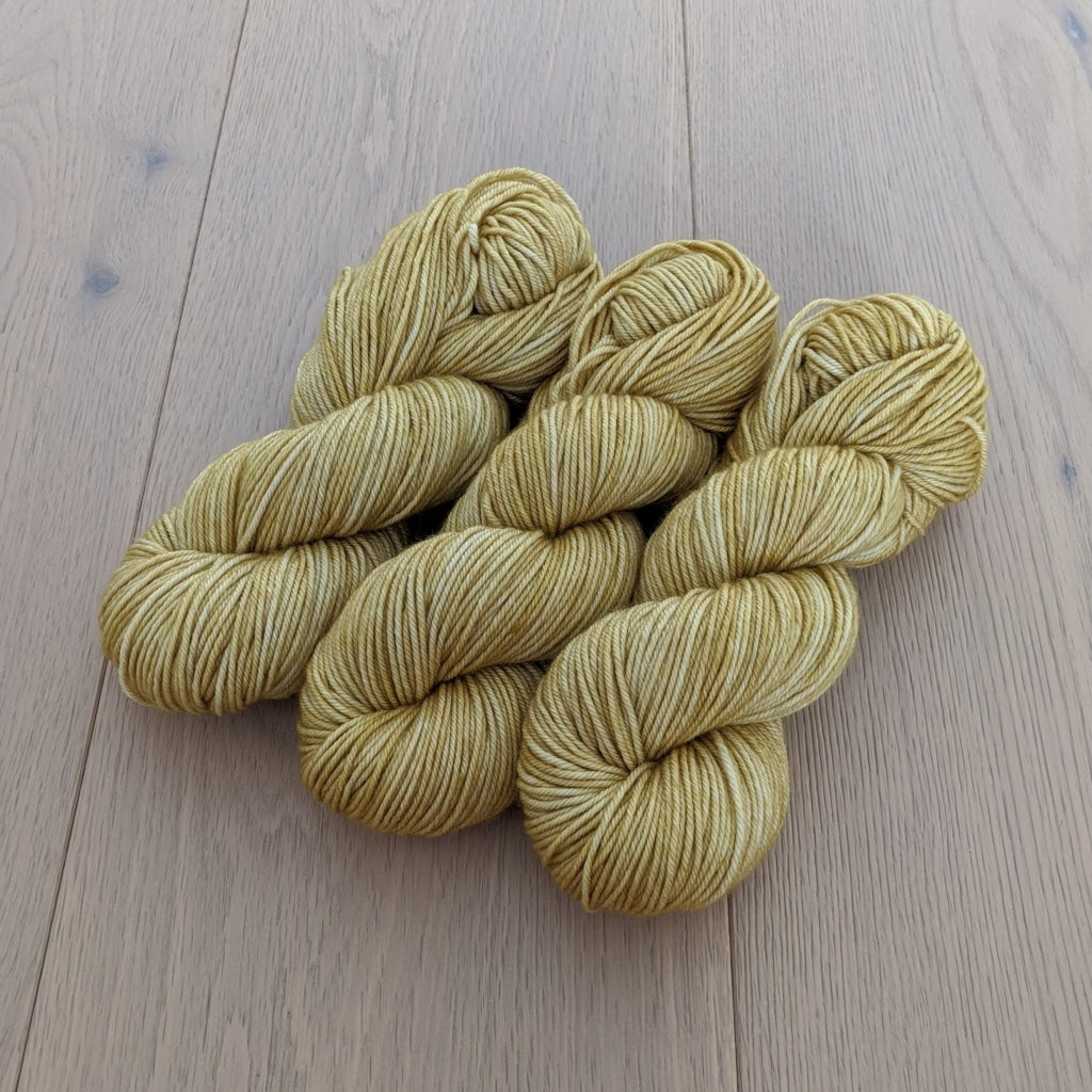 worsted weight yarn pretty yellow